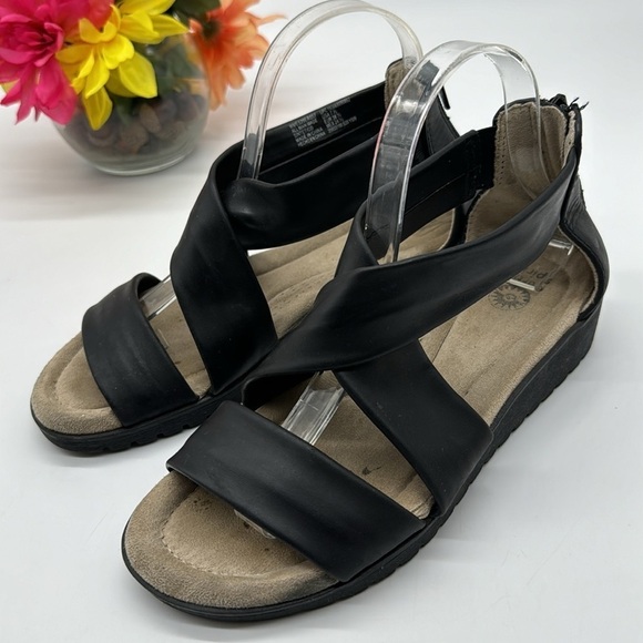 ..Earth Spirit Black Criss Cross Sandals Size 7.5 BSN6289D - Picture 1 of 8